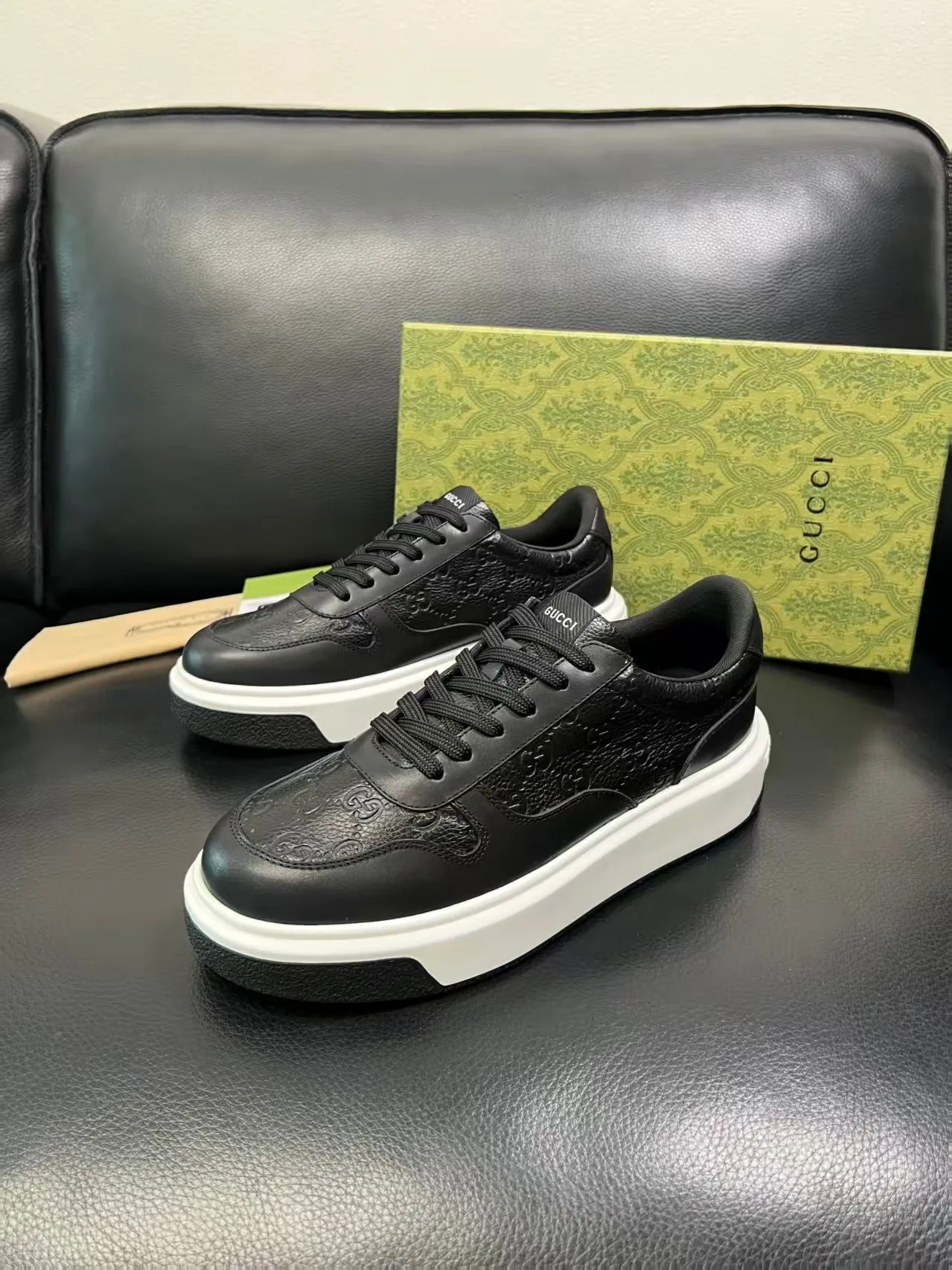 P460 new men's shoes GUCCI [Lightning] latest shoes are shipped. Original quality, fashionable, made of special materials, sheepskin lining, brand new packaging. The foot feels super comfortable and the workmanship is impeccable. Size: Male 38-45.